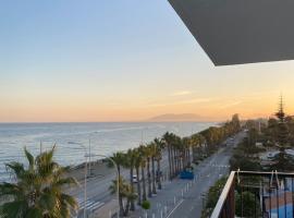 SEA VIEW APARTMENT / a primera línea de playa, appartamento a Málaga
