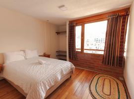 Los Ponchos Inn Apartasuite, chỗ nghỉ tự nấu nướng ở Otavalo