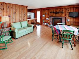 Pickerel Cove Cottage, hotel with parking in Mashpee