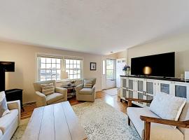 Harborside Retreat, cottage in Falmouth