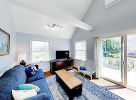 Ferry Harbor Cottage, holiday home in Falmouth