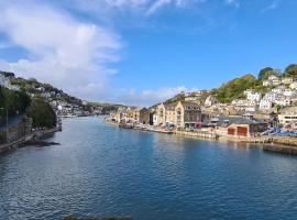 Cosy Bake Cottage, Great Location in Looe, Cornwall，盧港的飯店