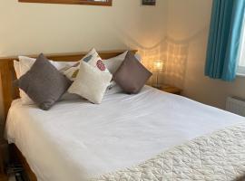 Four Seasons Guest House, homestay in Canterbury
