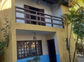 Sobrado Estiloso com Piscina à 300 m da Praia