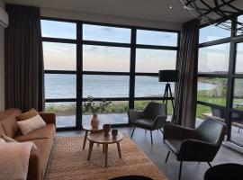 엥크하위전에 위치한 호텔 Traum Chalet am Ijsselmeer