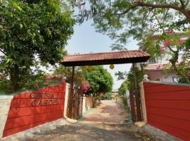 Giriraj Garden Resort, Alibaug, hotel v destinaci Vāgholi