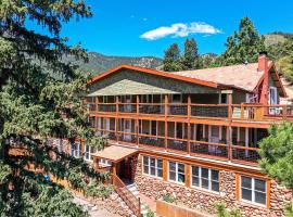 Green Mountain Falls Lodge, отель в городе Green Mountain Falls, рядом находится Парк аттракционов North Pole Santa's Workshop в Колорадо