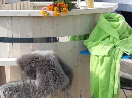 Gîte La petite maison horlogère jacuzzi & sauna , prêt de raquettes des neiges