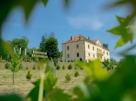 Hotel & Restoran Dvorac Gjalski