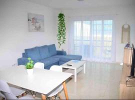 Bright, luxury and modern less than 500m -Beach, ξενοδοχείο στη Santa Maria