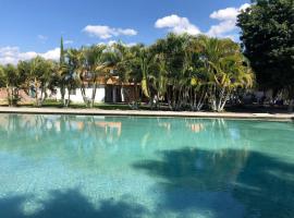 Room in Guest room - Lodging And Tranquility, hotel con parking en Tlaquiltenango