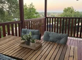 Childers Charmer with Aircon, WIFI & modern luxuries