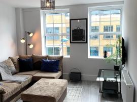 Modern Luxe 2 Bed W/ View Slough by Opulent, apartment in Slough