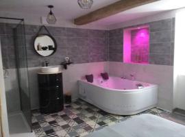 Nuit romantique, povoljni hotel u gradu 'Saint-Christophe-en-Brionnais'