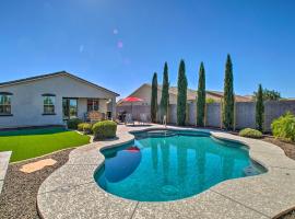 Pool and Covered Patio San Tan Valley Home, hotel v destinaci Magma