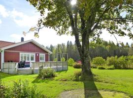 4 person holiday home in Br landa, casa en Brålanda