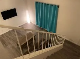 Golden Vegas Condo next to Airport & University