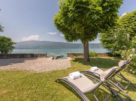 Chalet de charme avec Ponton privé et Accès direct au lac, 4ch 8 pers, Exclusivité LLA Selections by Location lac Annecy, hotel en Veyrier-du-Lac