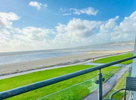 Sea view apartment at the beach!, hotel din Llanelli