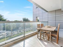 bnbmehomes - Great Value Spacious Apartment w Moden Furniture - 103, hotel cerca de Dubai International Cricket Stadium, Dubái