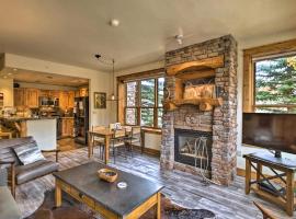 Cozy Crested Butte Condo 50 Yards from Ski Lift!, hotel in Mount Crested Butte