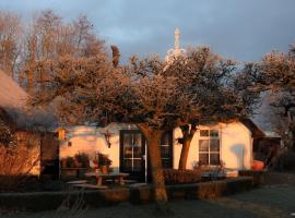 The Wee White Hoose, hotel with parking in Oosternijkerk