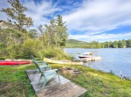 Rustic Adirondacks Home with Hot Tub and Lake Access!, αγροικία σε Chestertown