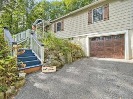 Rustic Adirondacks Home with Hot Tub and Lake Access!, hotel with hot tubs in Chestertown
