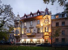 Готель Шопен, готель біля визначного місця Костел єзуїтів, y Львові