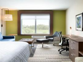 Holiday Inn Express & Suites - Canton, an IHG Hotel、カントンのホテル