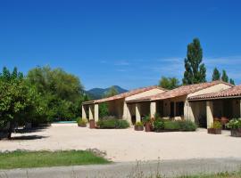 Le soleil souriant, cottage in Banne