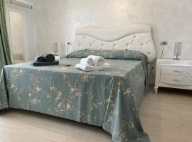 Albamaris Guest House, B&B in Botricello