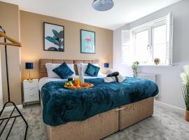 Luxury House - Sleeps 12 - Smart TVs, Fast Wifi, Garden and Free Parking by Yoko Property, hotel u gradu 'Kempston'