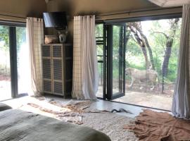 Simba Safaris African Pride Exotic Lodge, cabin in Lephalale