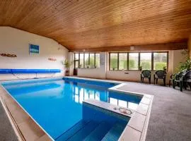 Luccombe Farm Holiday Cottages、Milton Abbasのファームステイ