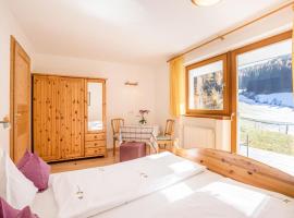 Lettnerhof Bnb Wohnung 2, hotel em Monguelfo