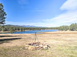 Monte Verde Lake Lodge Hot Tub and Resort Amenities, hotel di Angel Fire