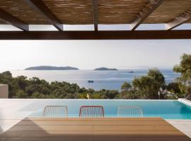 Skiathos Symbol Villas, hotell i Achladies