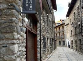 Casa Damian del Baile Apartamentos, country house in Benasque