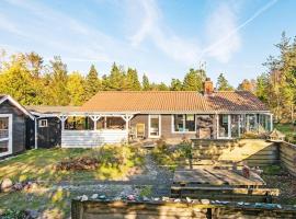 6 person holiday home in Glesborg, semesterboende i Fjellerup Strand