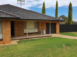 Apartment at central griffith, hotel in Griffith