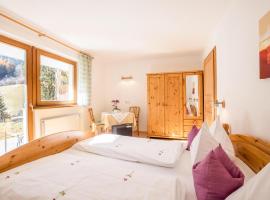 Bnb Lettnerhof Terrace Family Suite, hotel v destinaci Monguelfo