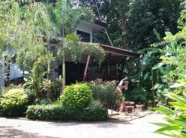 Rose-Bud Cottage, hotel with parking in Ko Chang