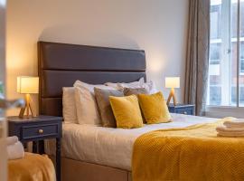 Cosy & Bright 2 Bedroom Apartment in Newbury Town Centre - SLEEPS 7, hotel din Newbury