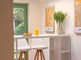 Cosy 2 Bedroom Reading House SLEEPS 6 - With FREE WiFi & Garden by Roost Accommodation