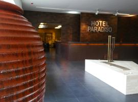 Hotel Paradiso, hotel Noventában
