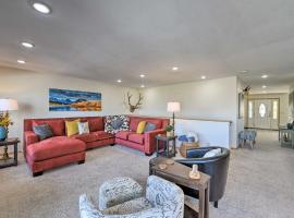 Outdoor Enthusiasts Retreat with Hot Tub, Deck, hotel poblíž Hunt Field Airport - LND, 