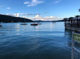 Ganze Wohnung am Wörthersee, feriebolig ved stranden i Pörtschach am Wörthersee