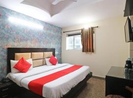 Hotel Westend Holiday Home 5 mint from Nizamuddin Railway Station, hotel din New Delhi