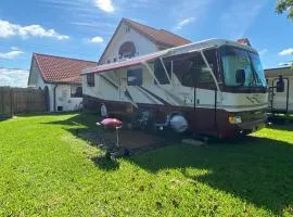 Cozy Motorhome with Free Parking & Private Entrance